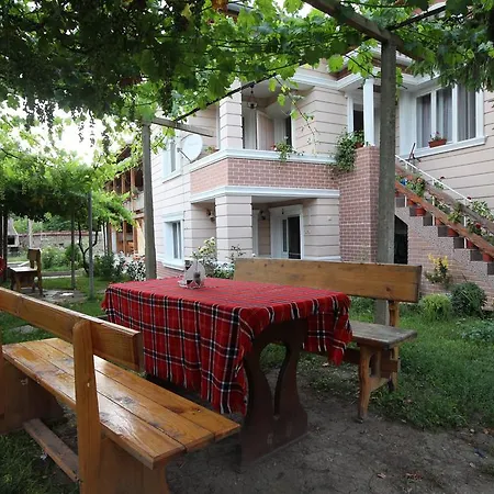 Slanchevata Kashta بيت ضيافة كروشونا